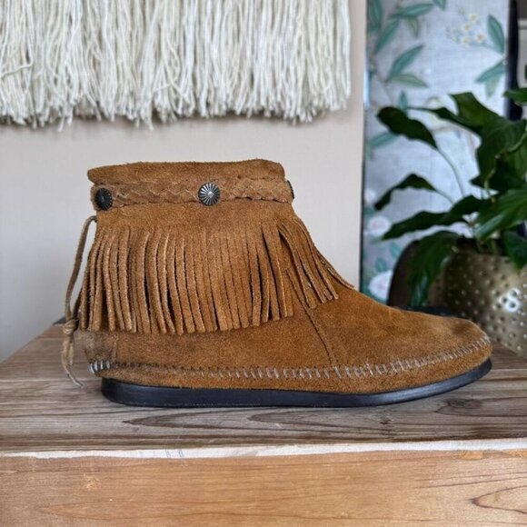 Minnetonka Dusty Brown Suede Hi Top Back Zip Hardsole Fringe Moccasin Size 8 - Picture 8 of 14